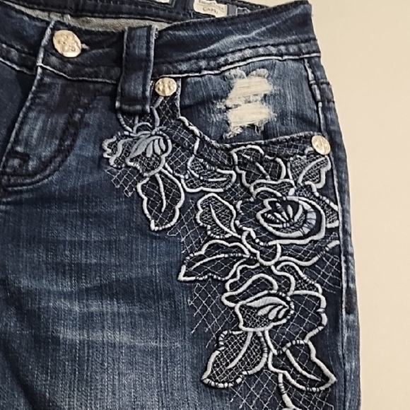 Miss Me Blue Ankle Cropped Capri Stretch Jeans with Embroidery Raw Hem - Picture 6 of 16